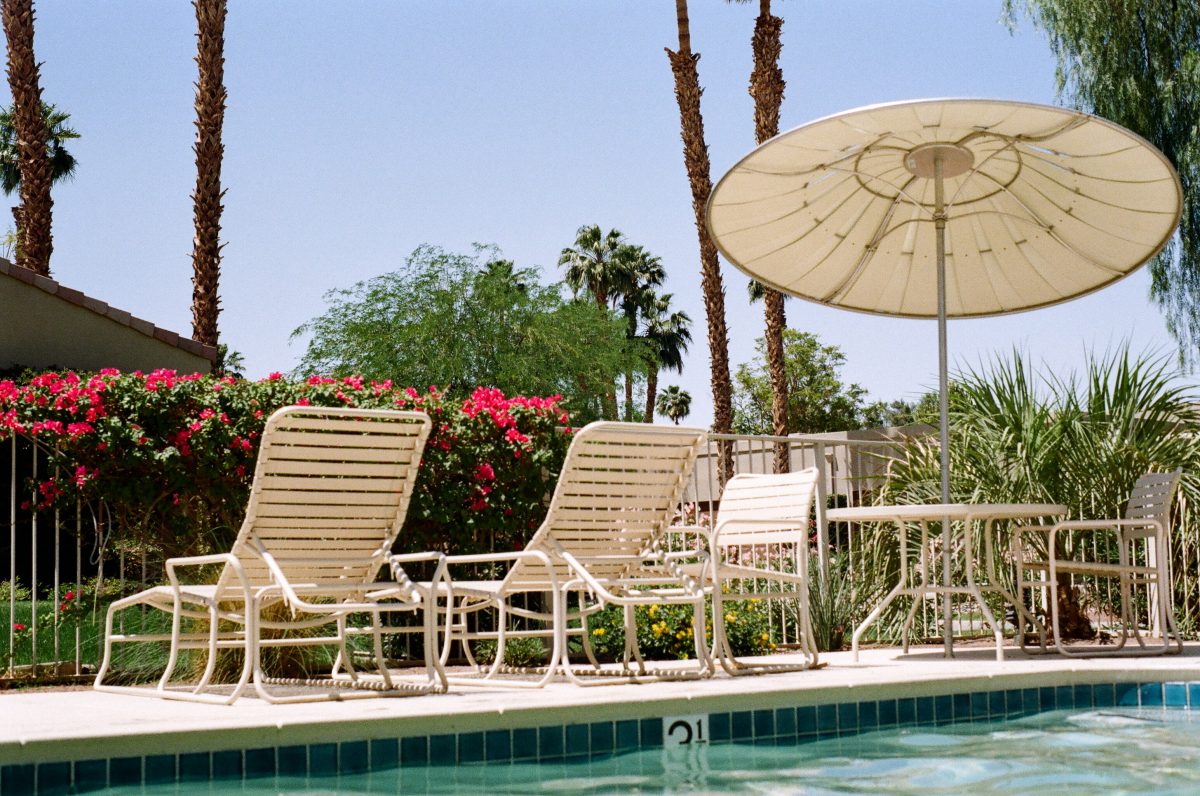 How to choose the best poolside furniture