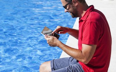 Benefits & drawbacks of hiring a pool service company